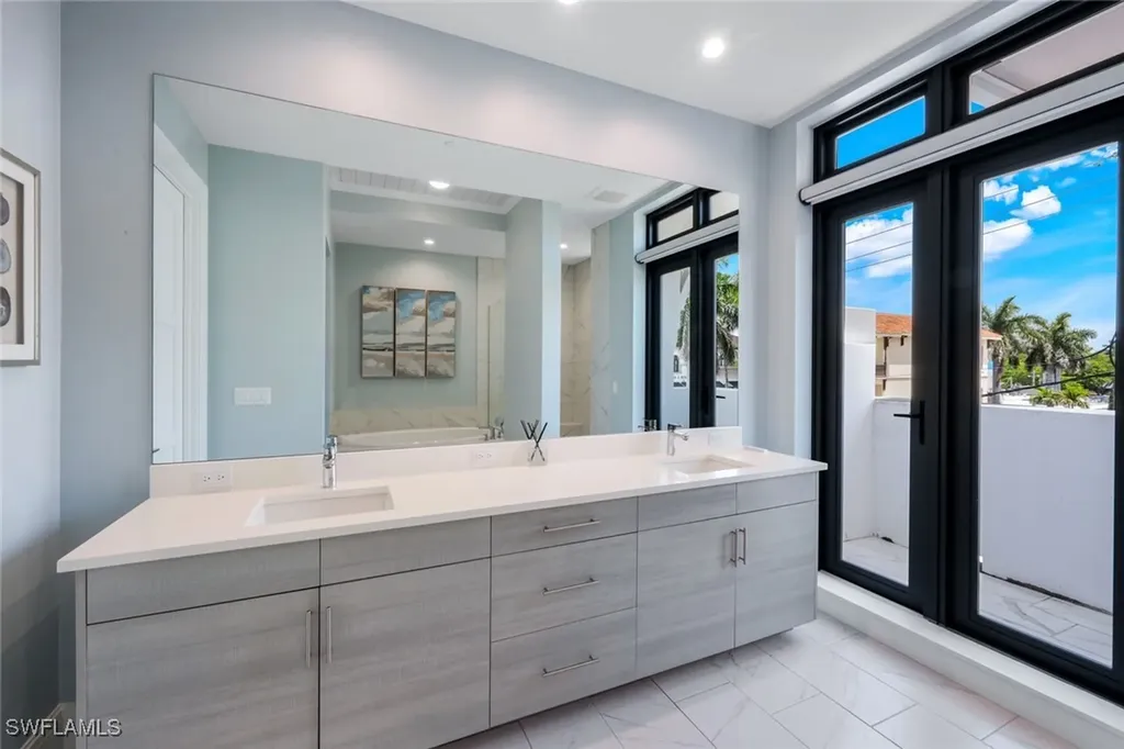 875 6th Avenue S Naples FL 34102