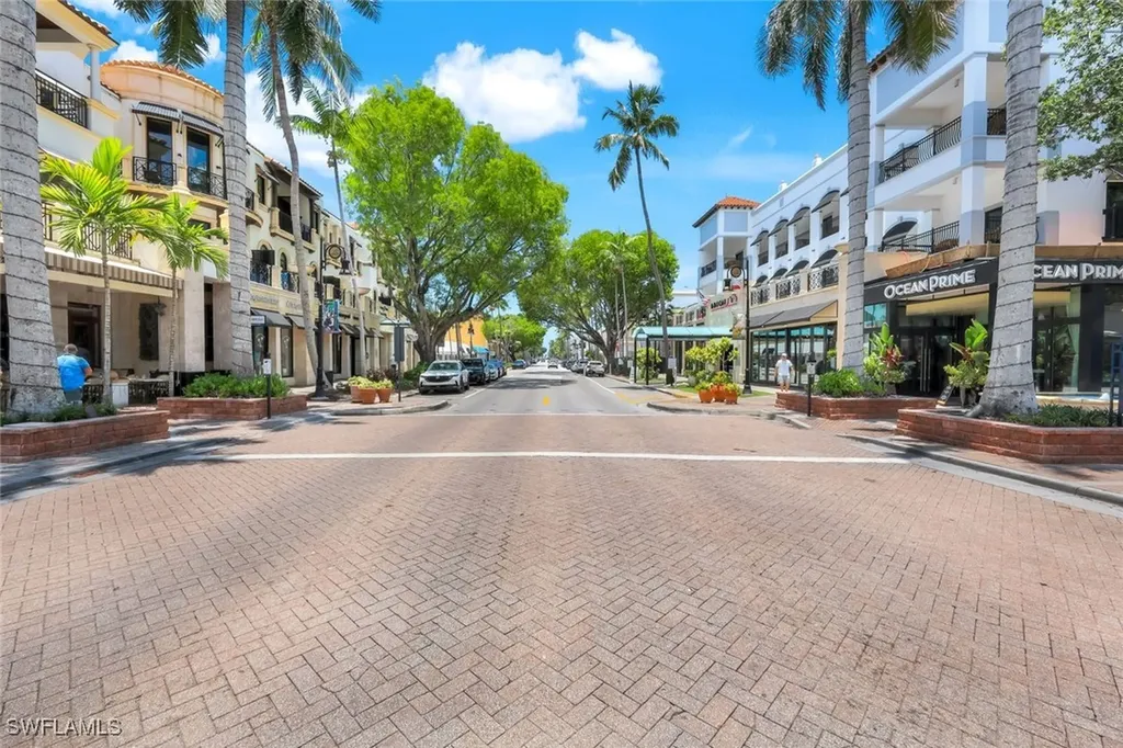 875 6th Avenue S Naples FL 34102