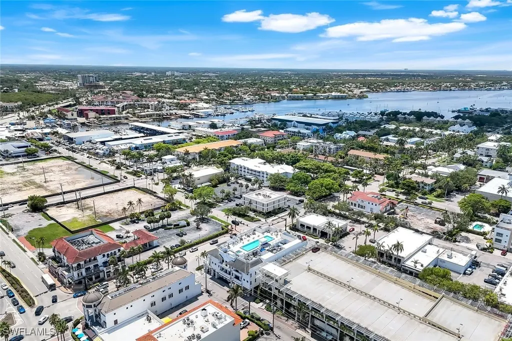 875 6th Avenue S Naples FL 34102