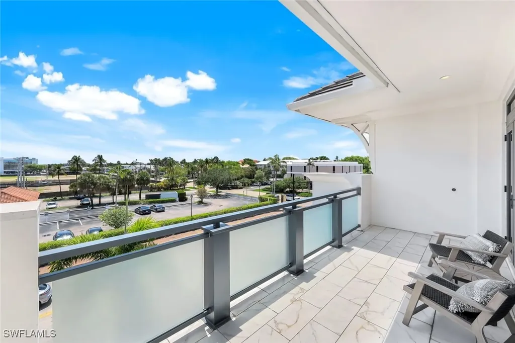 875 6th Avenue S Naples FL 34102