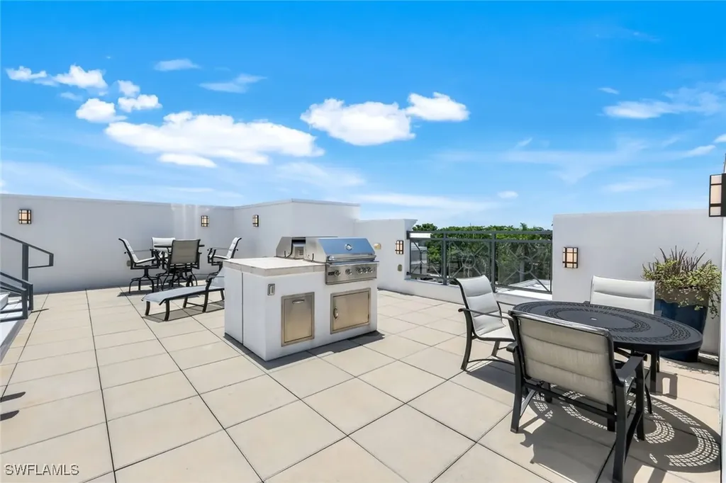 875 6th Avenue S Naples FL 34102