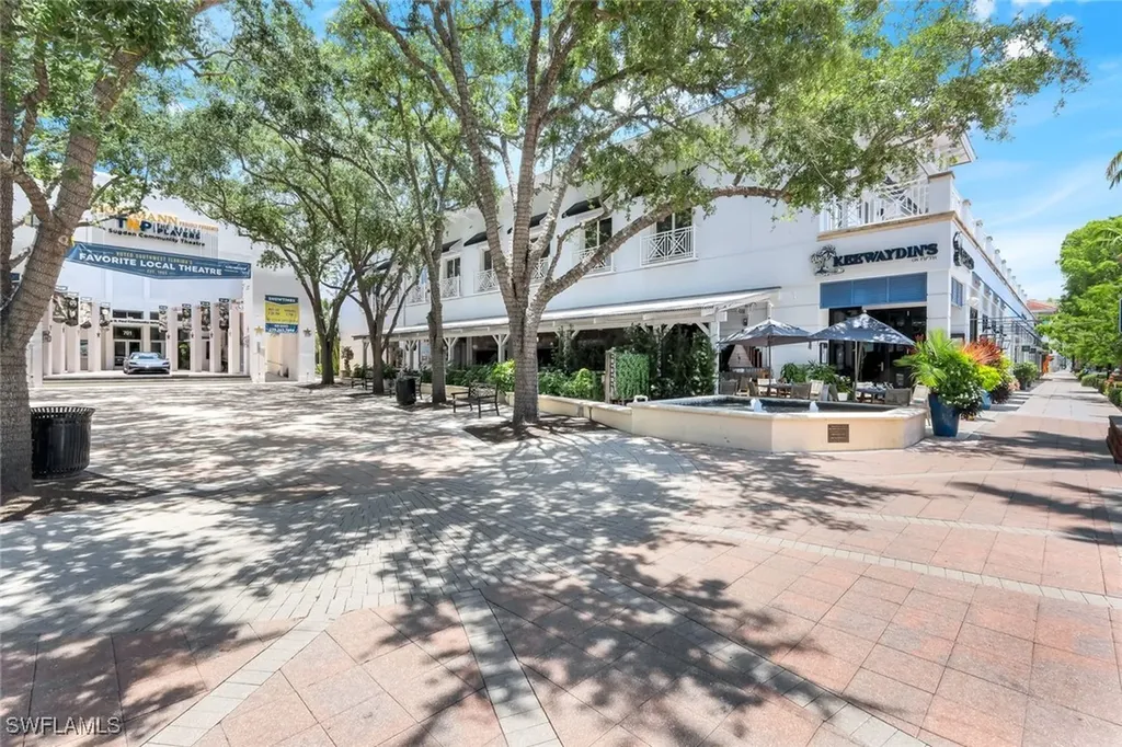 875 6th Avenue S Naples FL 34102