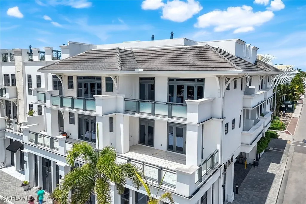 875 6th Avenue S Naples FL 34102