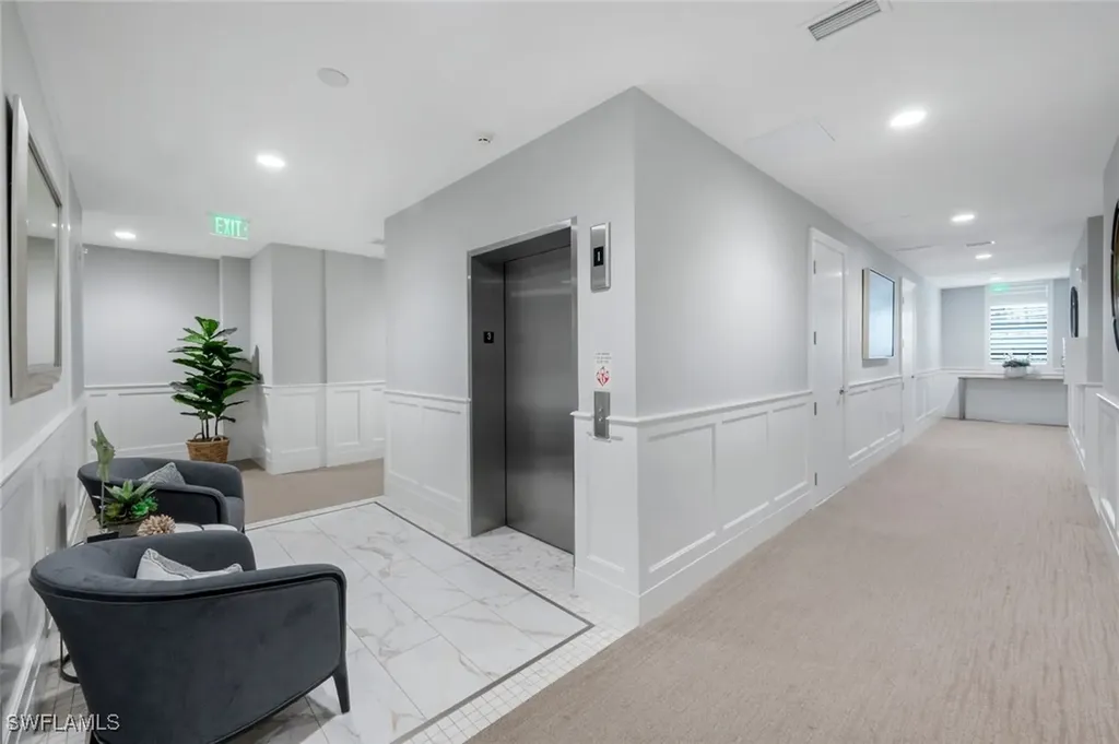 875 6th Avenue S Naples FL 34102