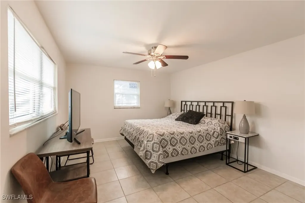 3042 SW 10th Place Cape Coral FL 33914