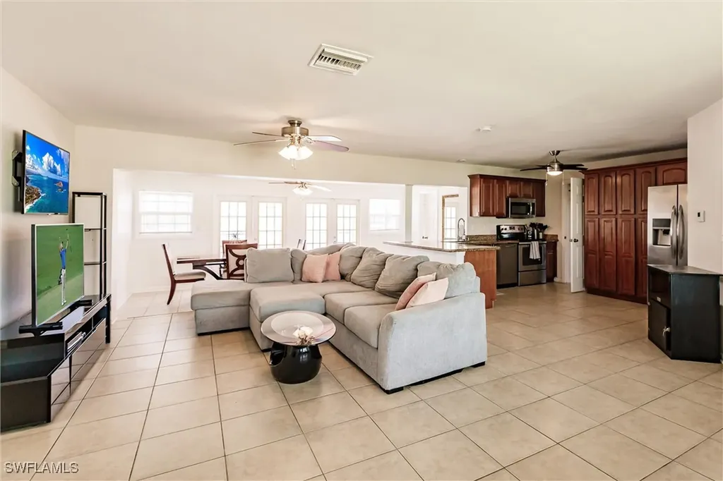 3042 SW 10th Place Cape Coral FL 33914