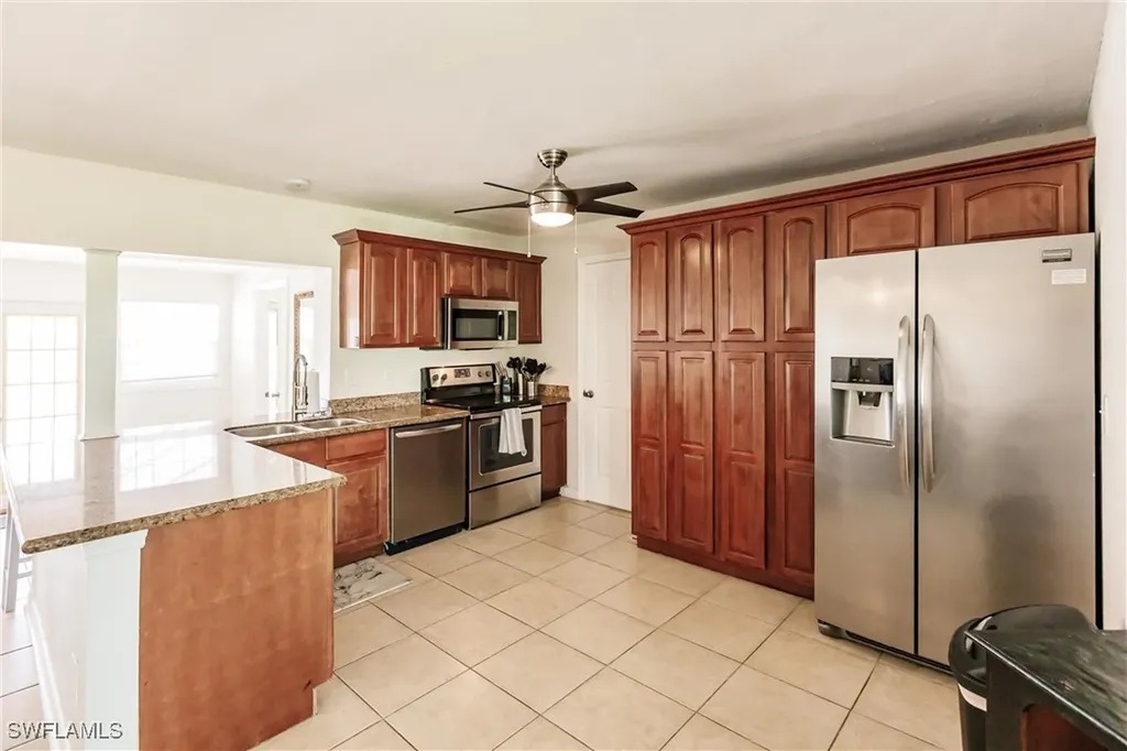 3042 SW 10th Place Cape Coral FL 33914