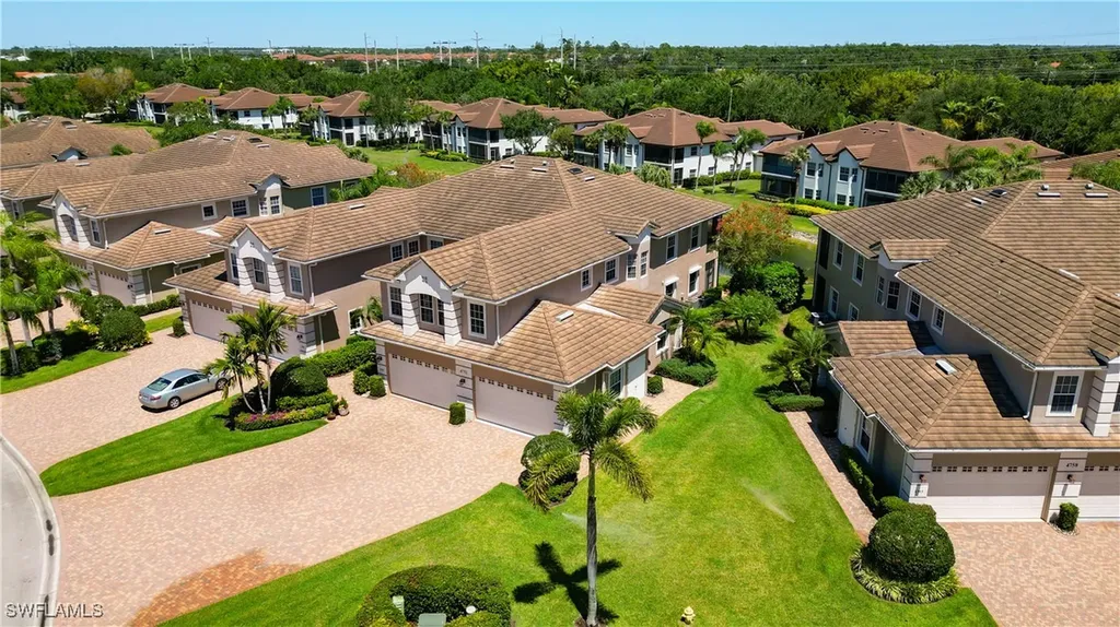 4752 Stratford Court Naples FL 34105