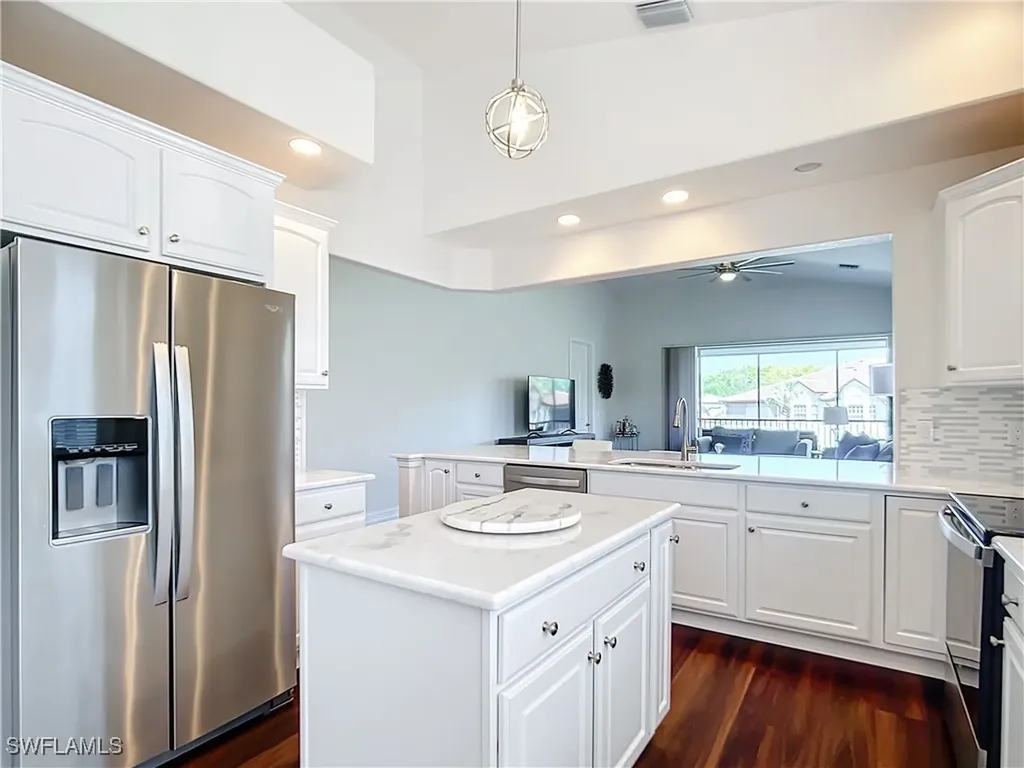 4752 Stratford Court Naples FL 34105