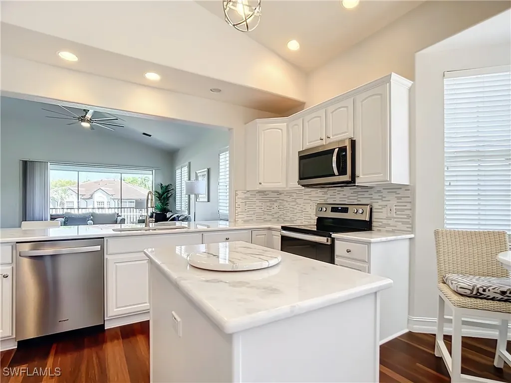 4752 Stratford Court Naples FL 34105