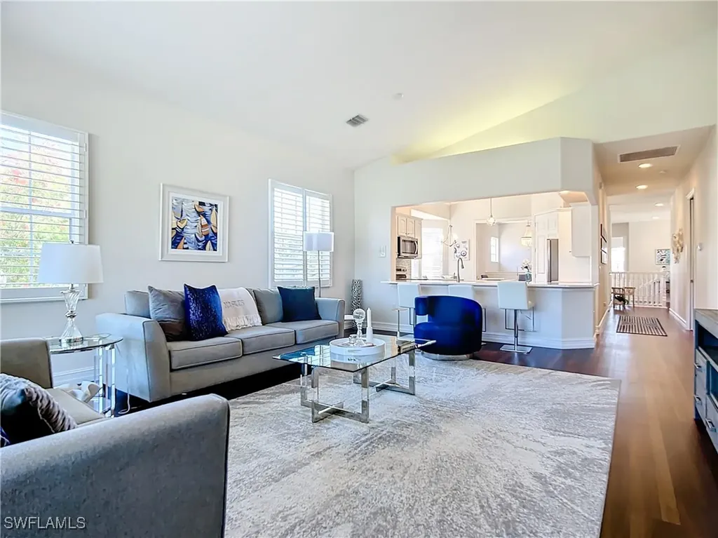 4752 Stratford Court Naples FL 34105