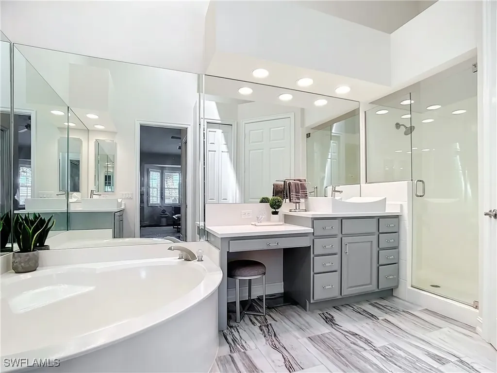 4752 Stratford Court Naples FL 34105