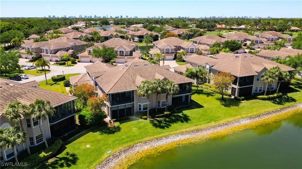 4752 Stratford Court Naples FL 34105