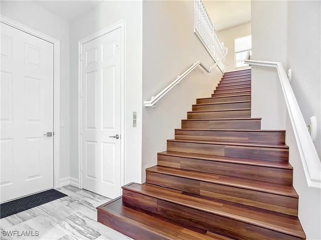 4752 Stratford Court Naples FL 34105