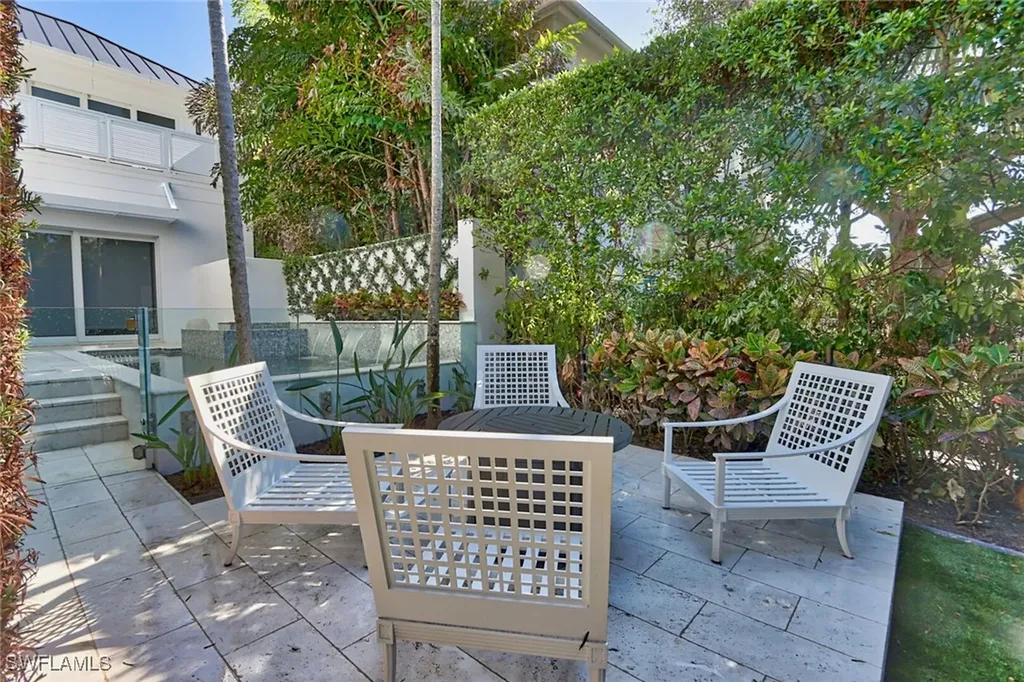 675 2nd Street S Naples FL 34102