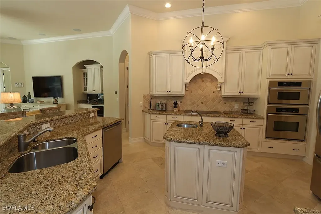 1824 Crayton Road Naples FL 34102