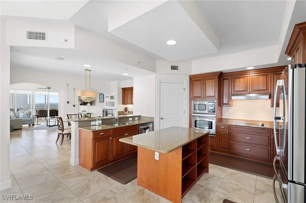 6081 Silver King Boulevard Cape Coral FL 33914