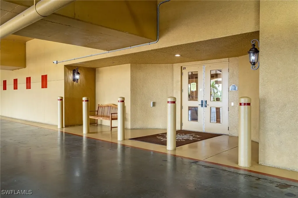 6081 Silver King Boulevard Cape Coral FL 33914