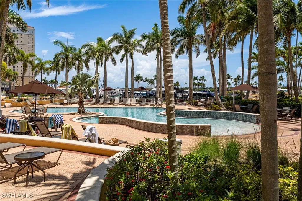 6081 Silver King Boulevard Cape Coral FL 33914