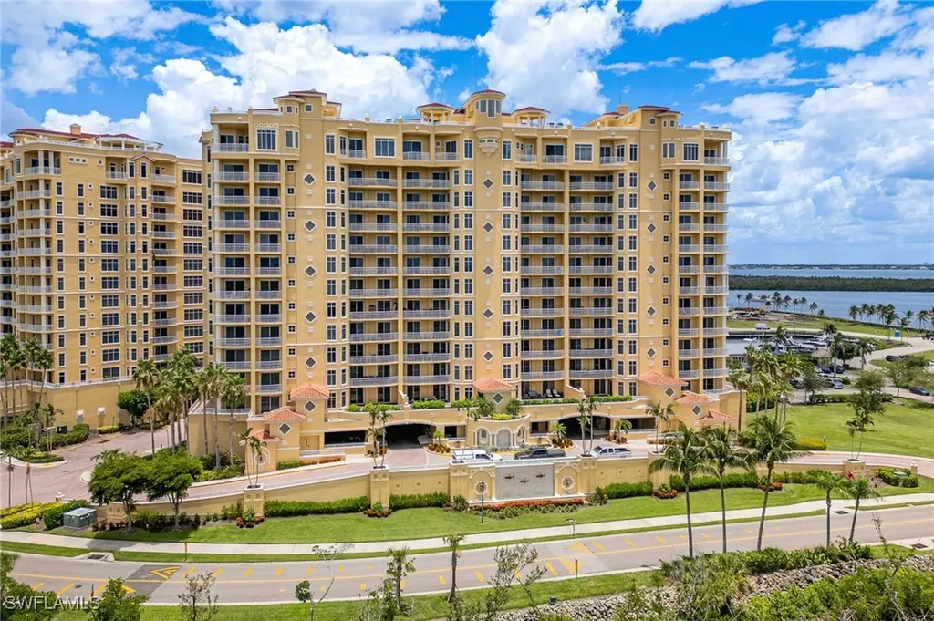 6081 Silver King Boulevard Cape Coral FL 33914