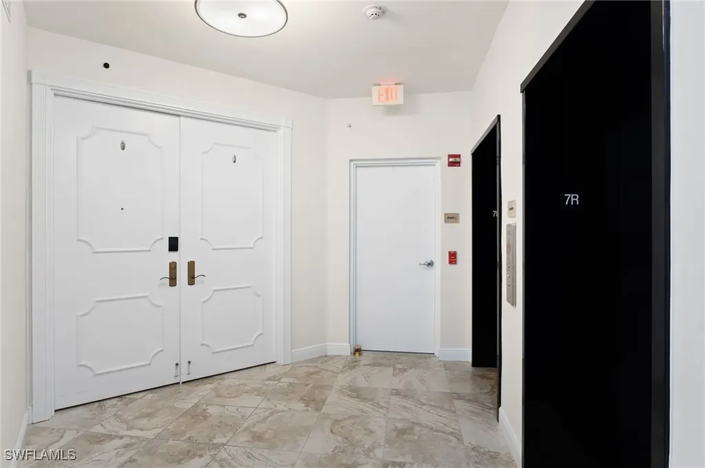 6081 Silver King Boulevard Cape Coral FL 33914