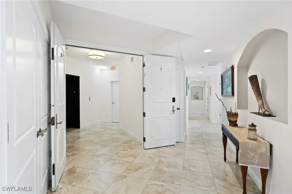 6081 Silver King Boulevard Cape Coral FL 33914