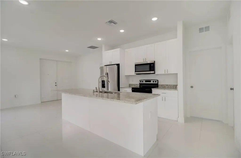 2109 Jefferson Avenue Alva FL 33920