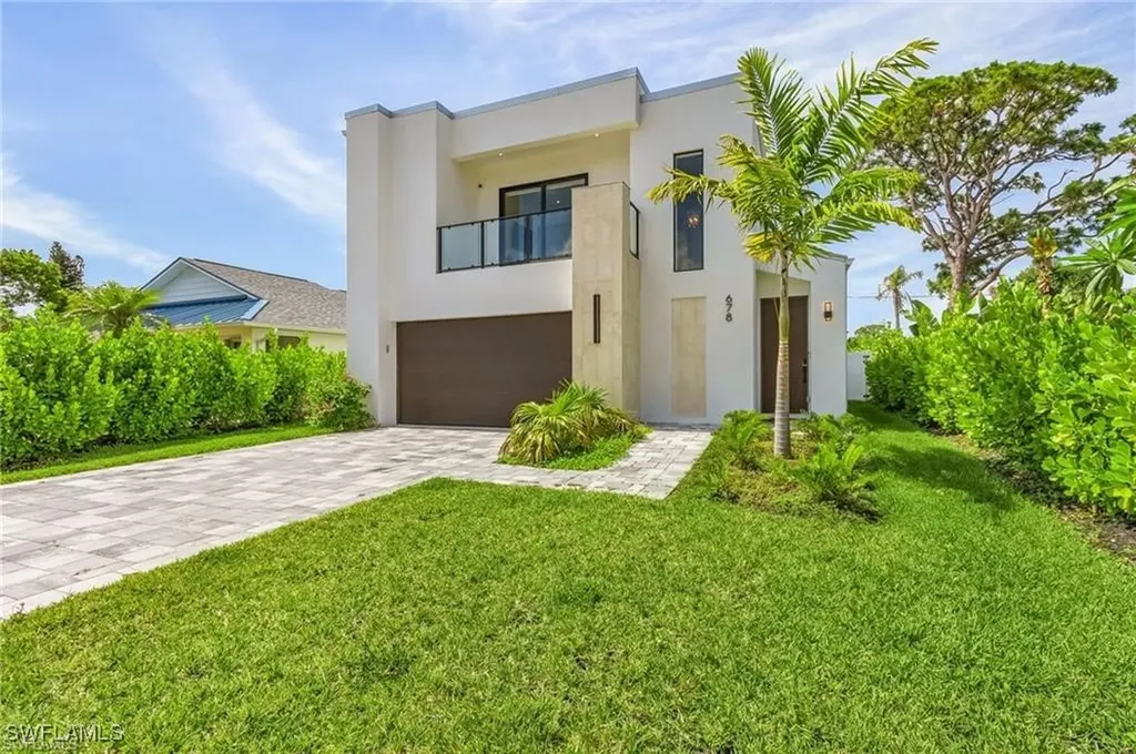 678 95th Avenue N Naples FL 34108