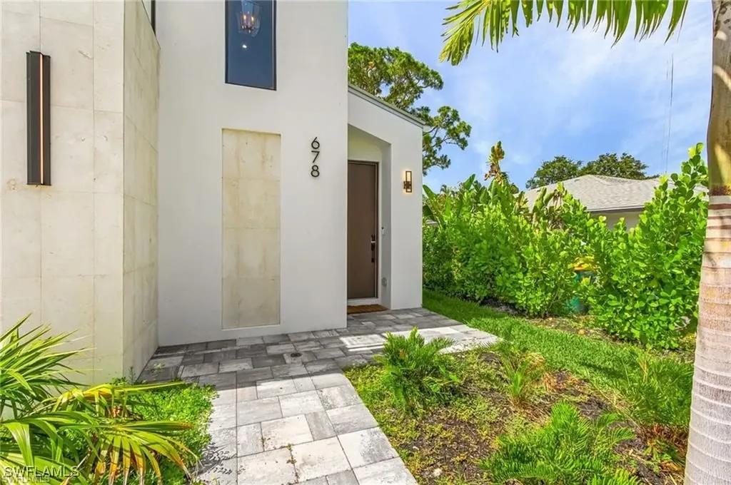 678 95th Avenue N Naples FL 34108