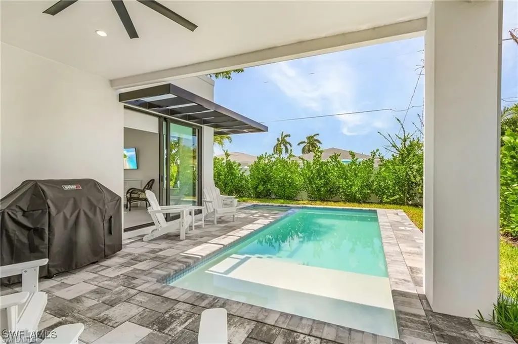 678 95th Avenue N Naples FL 34108
