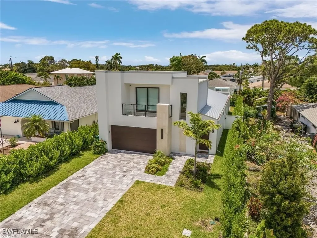 678 95th Avenue N Naples FL 34108