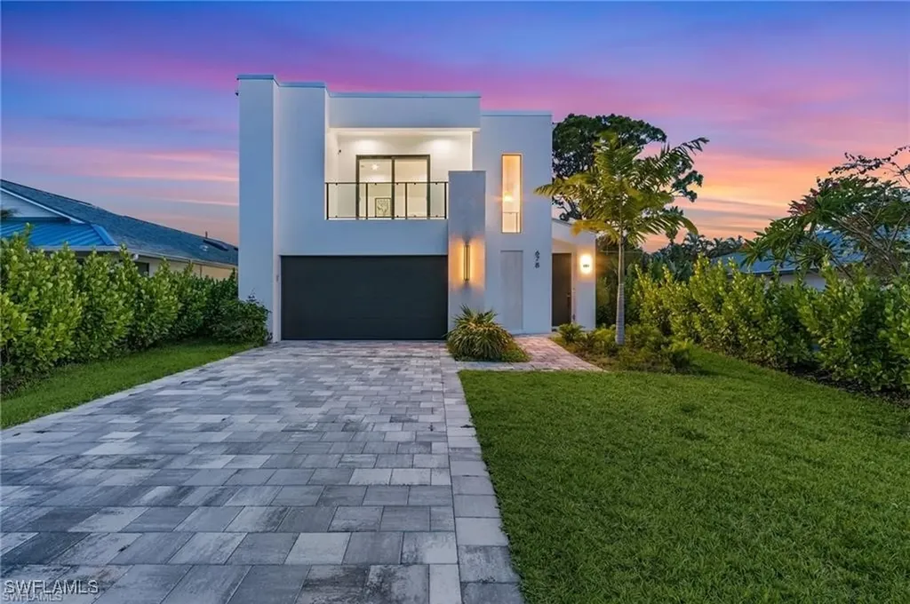 678 95th Avenue N Naples FL 34108