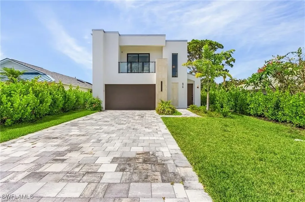 678 95th Avenue N Naples FL 34108