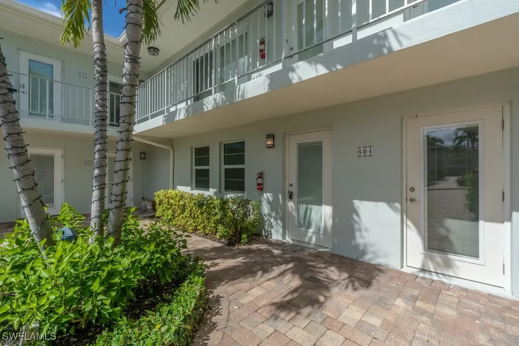 604 12th Avenue S Naples FL 34102