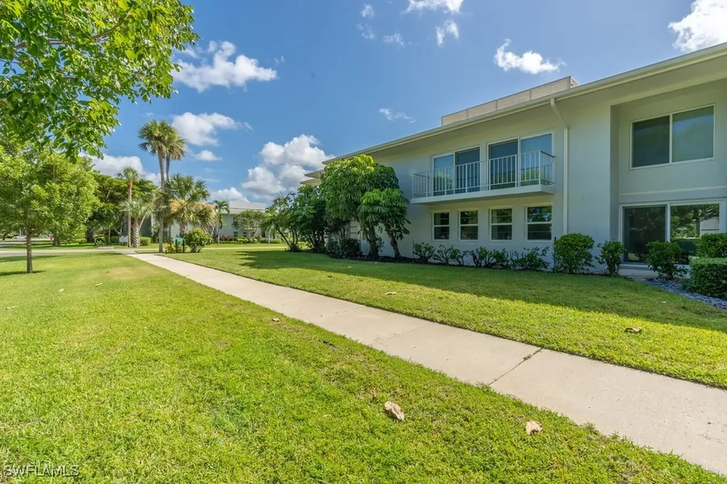 604 12th Avenue S Naples FL 34102