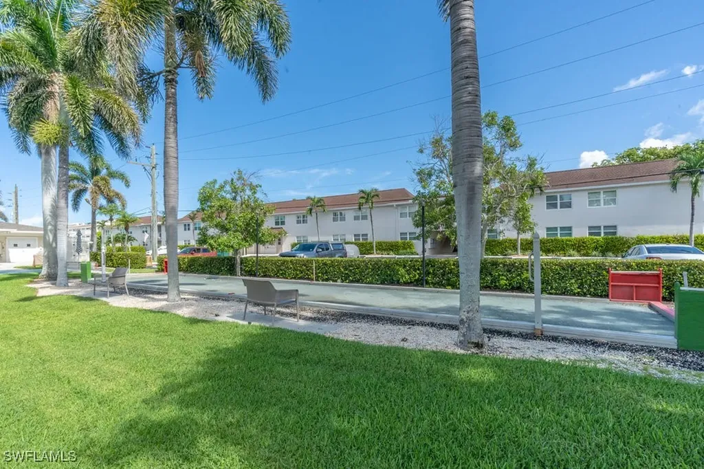 604 12th Avenue S Naples FL 34102