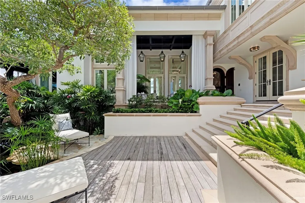 3675 Gordon Drive Naples FL 34102