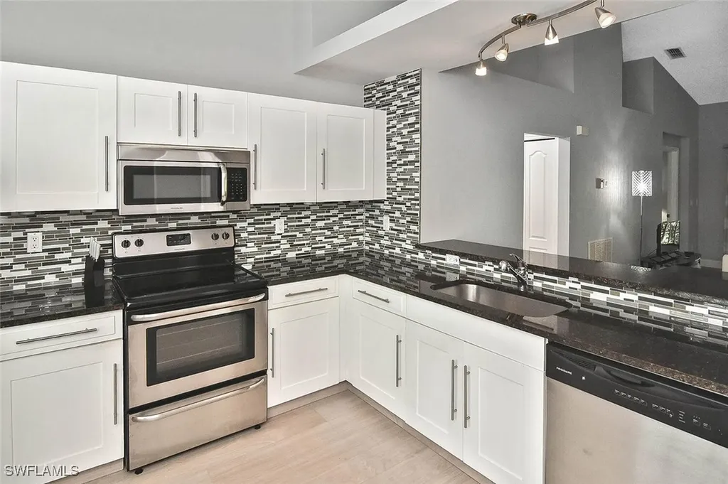 8075 Tiger Cove Naples FL 34113