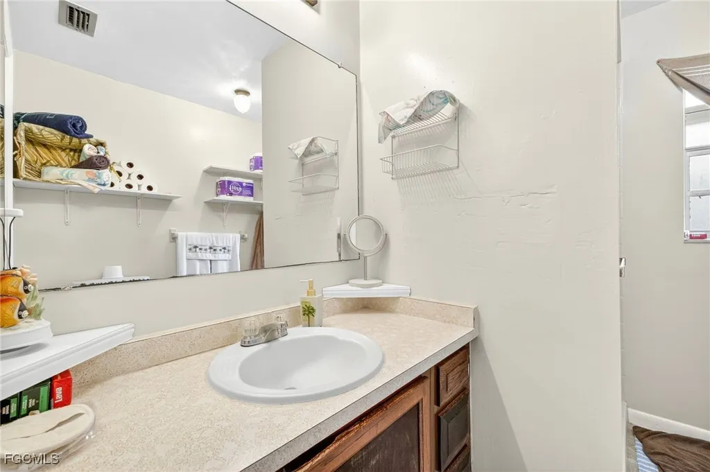 1404 SE 36th Terrace Cape Coral FL 33904