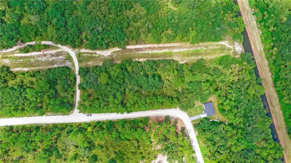 4235 E 31st Street Alva FL 33920