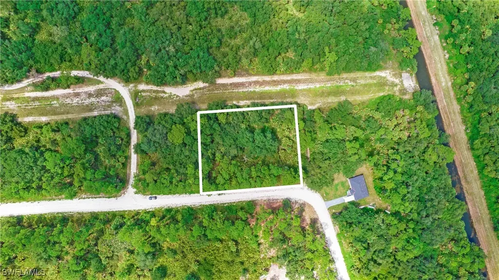 4235 E 31st Street Alva FL 33920