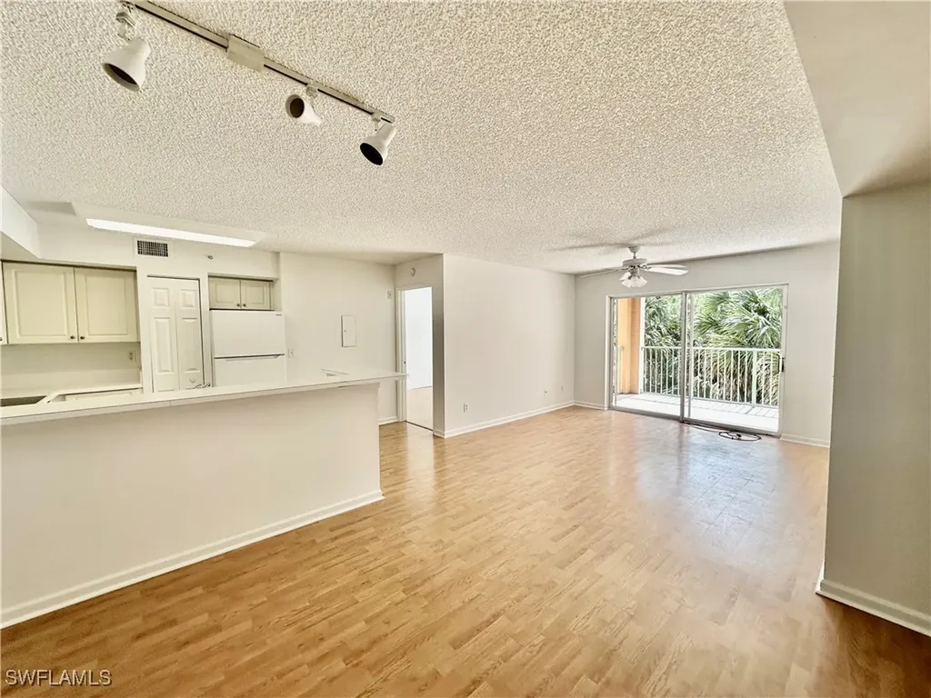 1260 Wildwood Lakes Boulevard Naples FL 34104