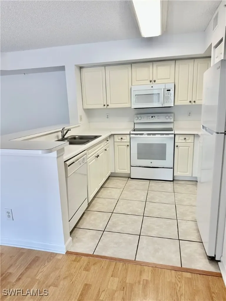 1260 Wildwood Lakes Boulevard Naples FL 34104