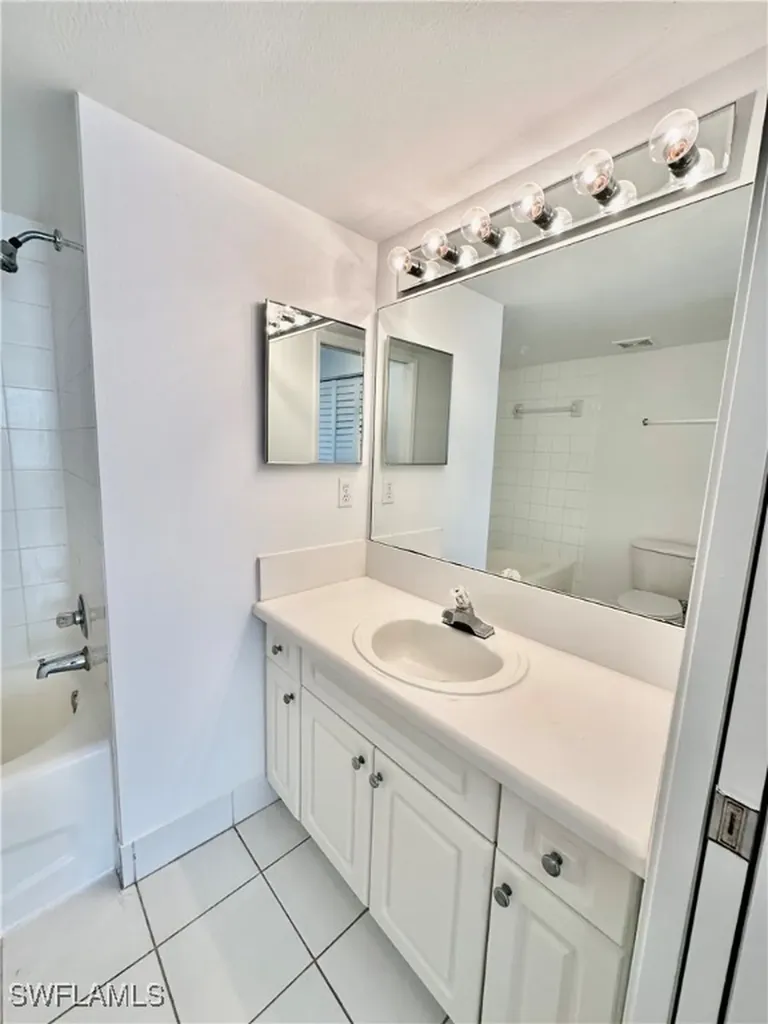 1260 Wildwood Lakes Boulevard Naples FL 34104