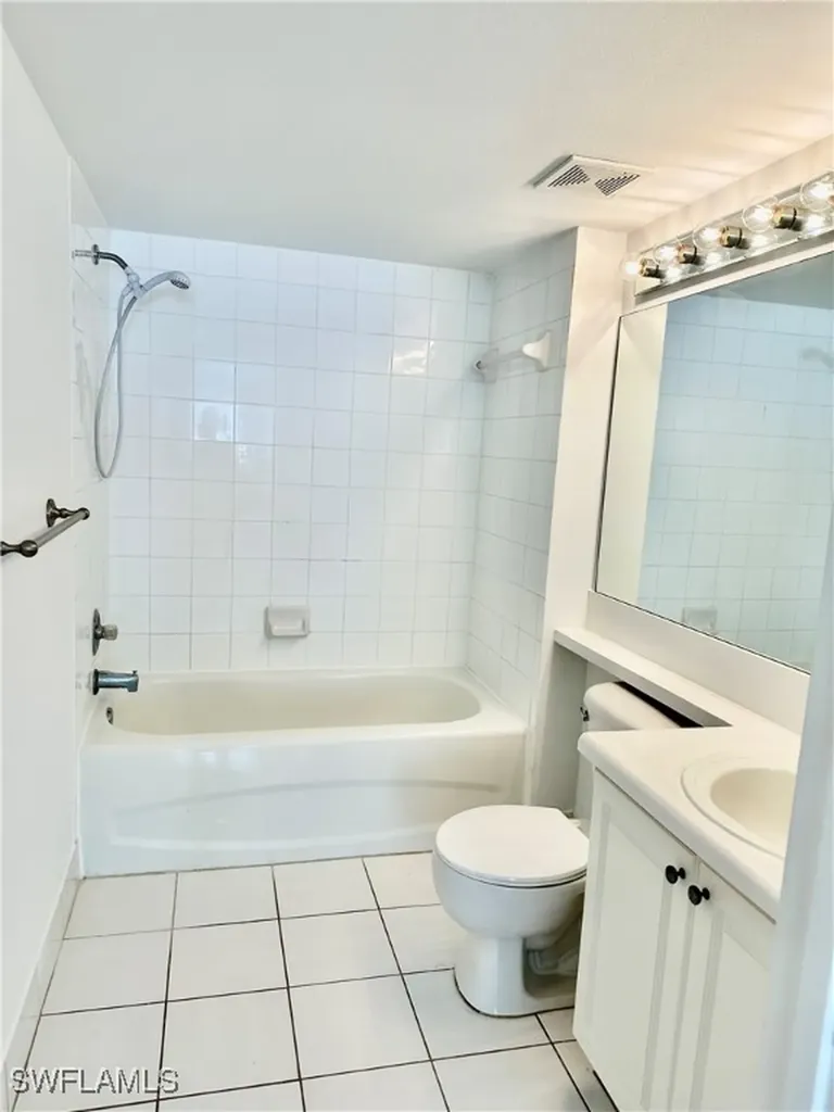 1260 Wildwood Lakes Boulevard Naples FL 34104