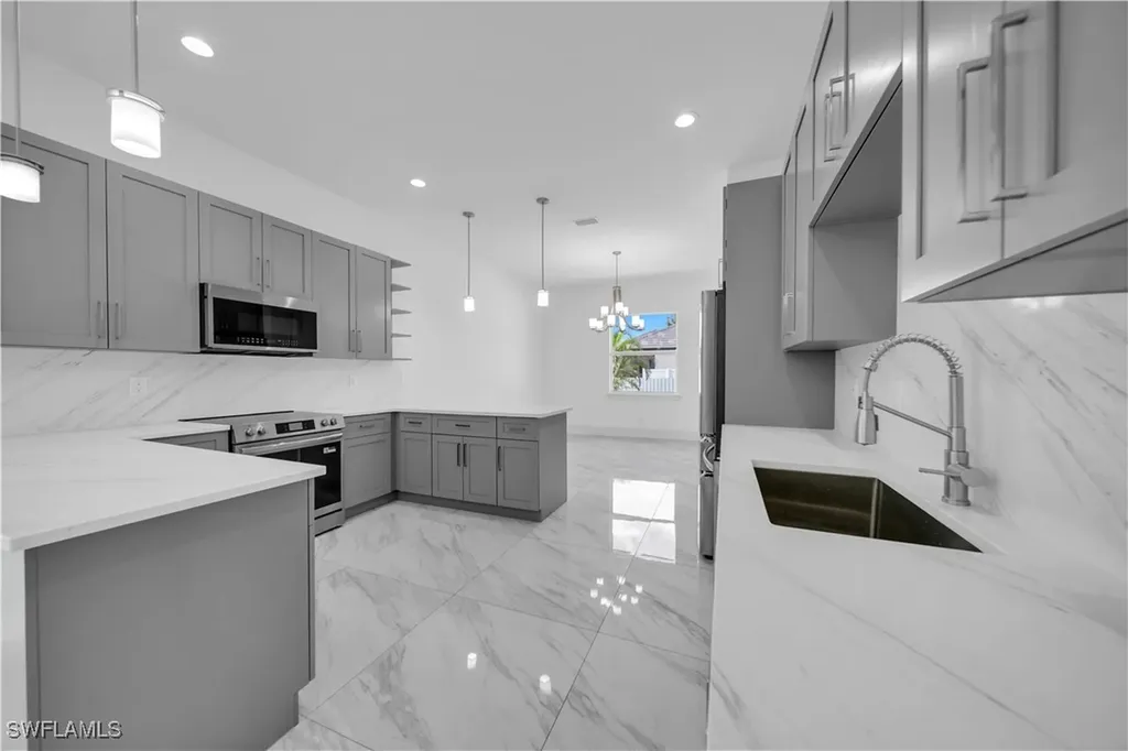 1225 NW 38th Place Cape Coral FL 33993