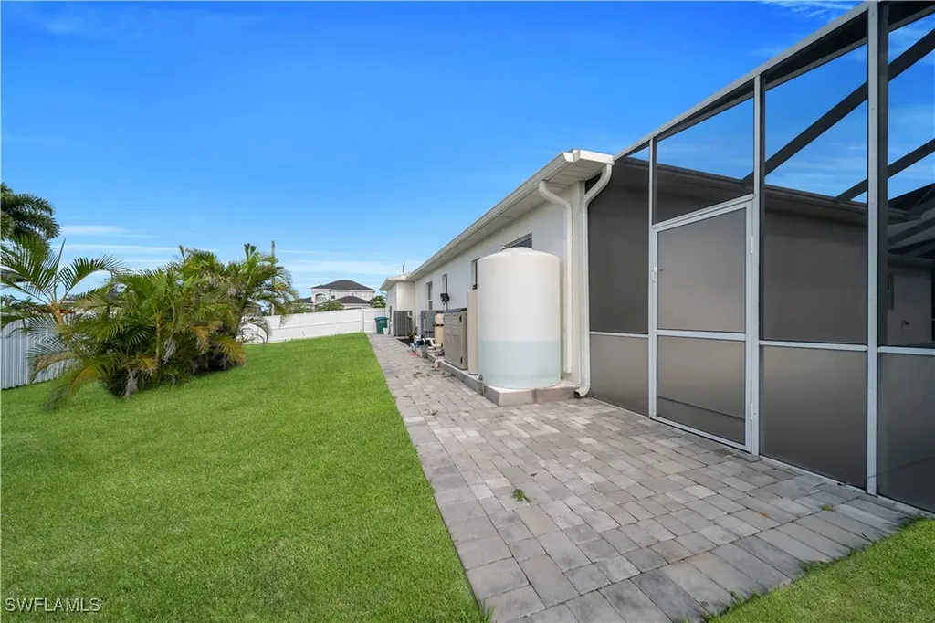1225 NW 38th Place Cape Coral FL 33993