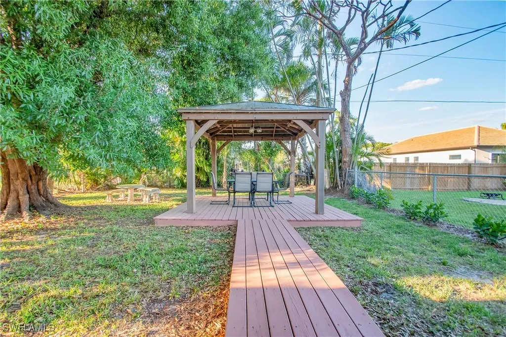 691 102nd Avenue N Naples FL 34108