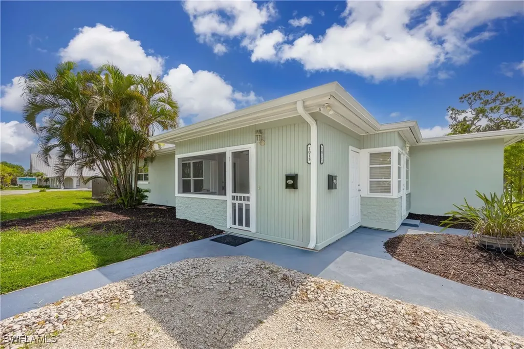 1015 10th Avenue N Naples FL 34102