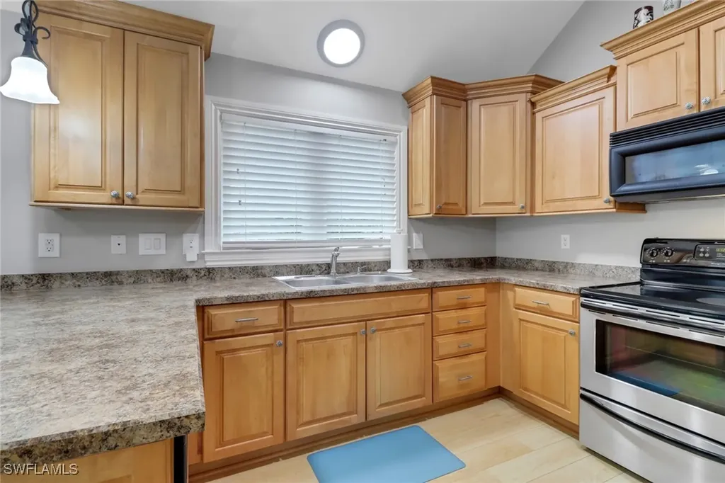 4323 Silver Fox Drive Naples FL 34119